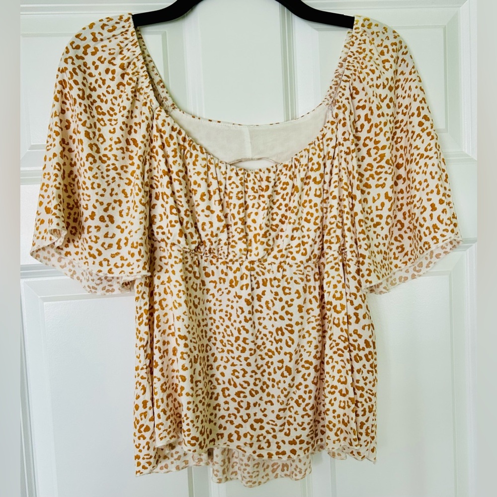 URBAN Romantics Cream Leopard Print Flutter Sleeve Blouse